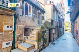 Casa  Lirio. Casa para reformar en el casco viejo de cangas