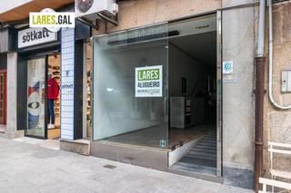 Lloguer Local Comercial  Alfredo vicenti. Local comercial en el centro de bueu en alquiler