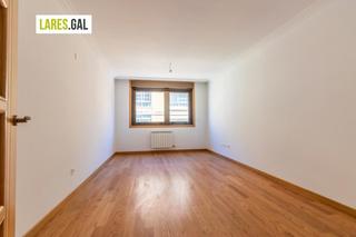 Pis  Méndez núñez. Piso en el centro de cangas a la venta