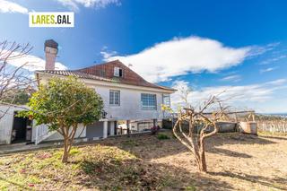Casa  Lugar de bon de abaixo. Casa con finca y vistas a la ría de aldán