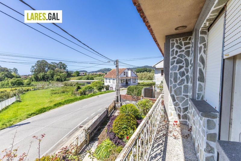 Foto bb8d7c74-48f5-4241-9f77-4c57a322b2b1. Casa amb aparcament a Coiro Cangas