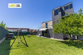 Xalet  Ra xanfreira. Chalet con jardn y terrazas en coiro, cangas