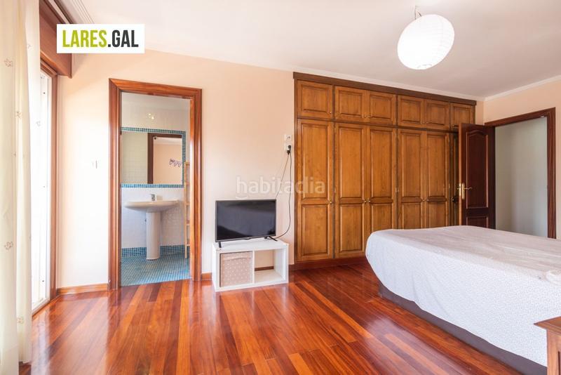 Foto 7dd2dc41-2141-460c-9332-08f49153896c. Casa adosada adosado en san roque con terrazas y vistas en Cangas
