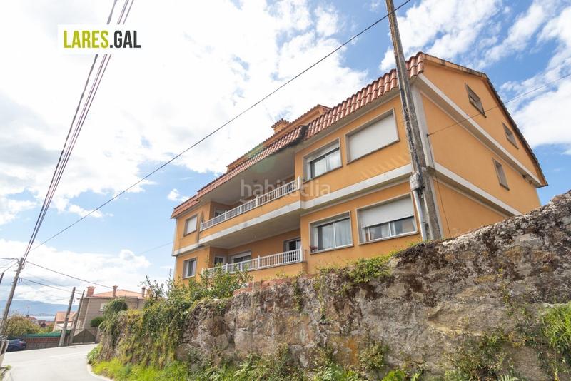 Foto ea8273df-16de-4def-a025-54d2563c8d01. Casa adosada adosado en san roque con terrazas y vistas en Cangas