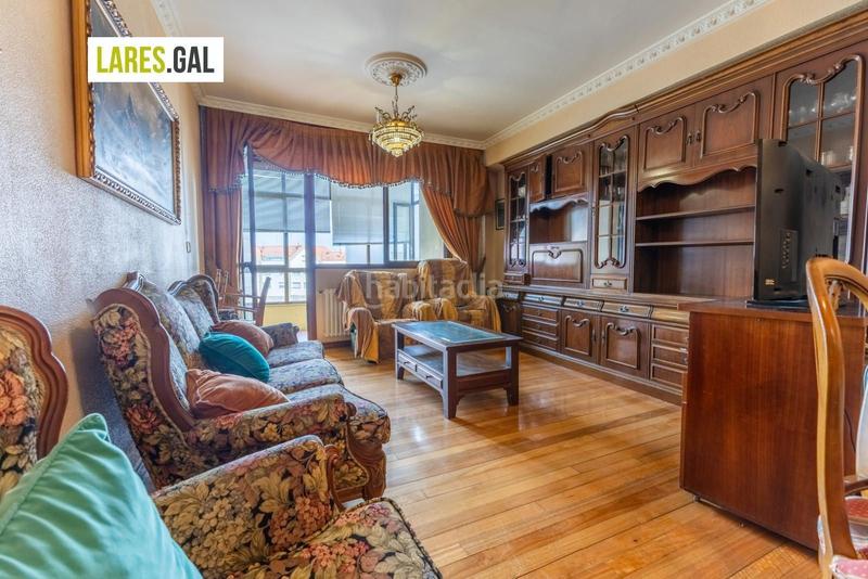Foto a52847c3-22e2-47b3-b5aa-53e250a70612. Piso amplísima vivienda en el centro en Cangas pueblo Cangas