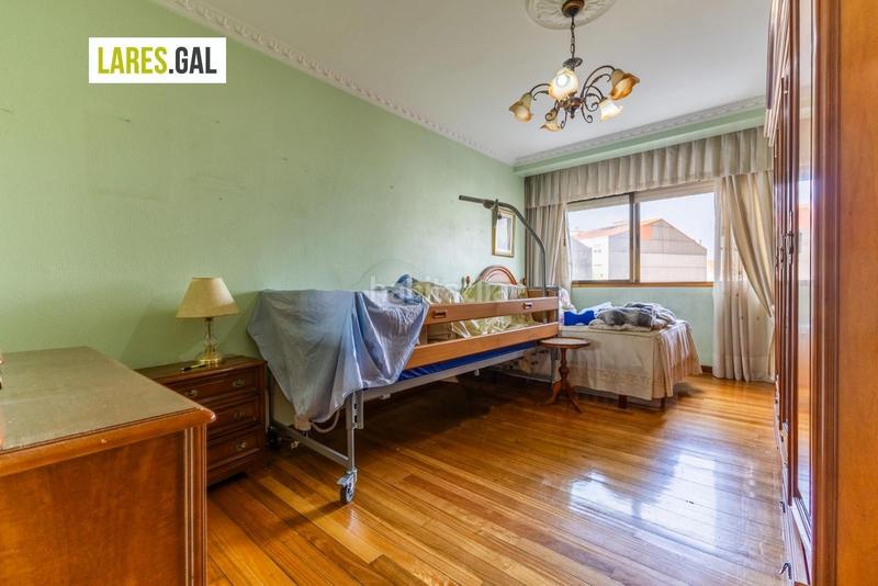 Foto bc260b5e-0738-4226-ad07-4d8e0ee9c2fb. Piso amplísima vivienda en el centro en Cangas pueblo Cangas
