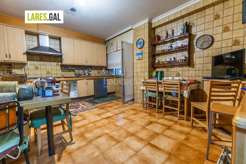Foto f35f92a7-36d0-4cf1-ad08-8ae5e11edbe0. Piso amplísima vivienda en el centro en Cangas pueblo Cangas