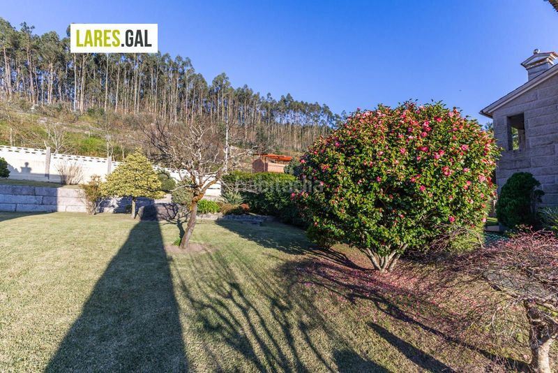 Foto 2798be30-bf6d-48c2-a5d6-5ace456652e9. Chalet casa de piedra en serra poñente con jardín en Cangas