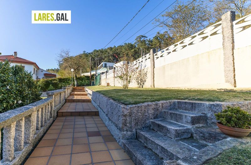 Foto 42b14c79-e092-4053-91a7-b2dcf688be2a. Chalet casa de piedra en serra poñente con jardín en Cangas