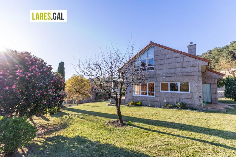 Foto 9b126d7f-e9ef-4452-9c53-64c5e9944352. Chalet casa de piedra en serra poñente con jardín en Cangas