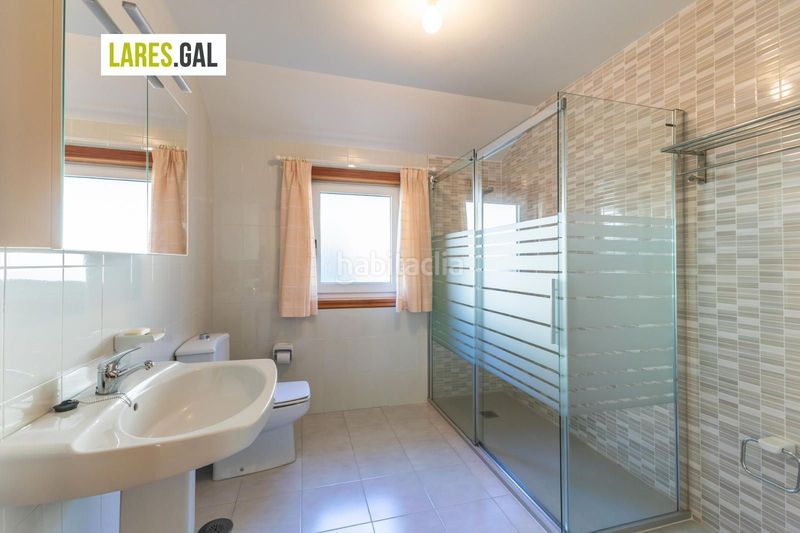 Foto c9454edf-efb2-4150-ae2e-ee97227c860d. Chalet casa de piedra en serra poñente con jardín en Cangas