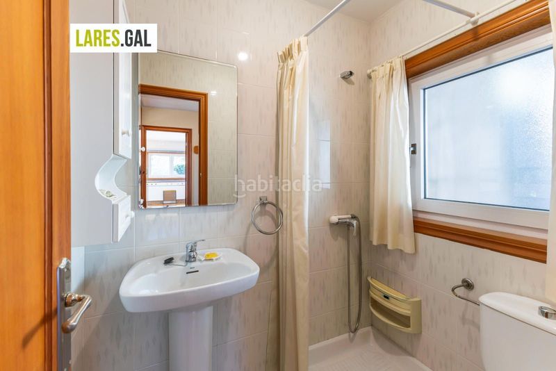 Foto e32e7f39-8793-4f28-ba32-5c386118b4f4. Chalet casa de piedra en serra poñente con jardín en Cangas