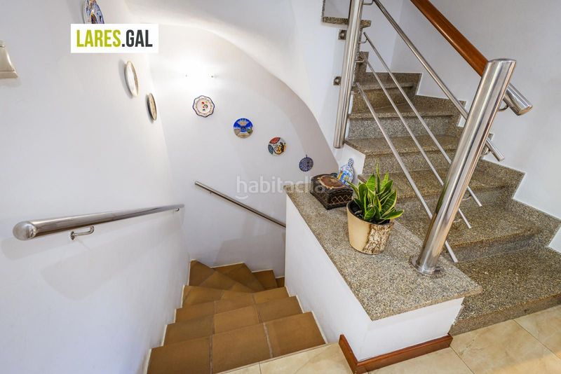 Foto 4c066094-d2a9-49c1-bda4-227d3fff8823. Casa adossada amb calefacció aparcament a Darbo Cangas