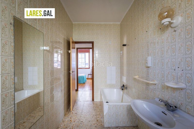 Foto 742025da-0410-4119-958c-27f7dbc11804. Casa  a la venta en el centro en Coiro Cangas