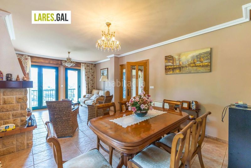 Foto 5b7e25c0-8eb4-49d0-83a7-e17aaedcafea. Casa amb calefacció aparcament a Darbo Cangas