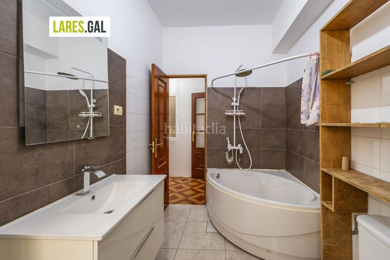Foto b6492207-f0a7-4083-baa3-fe52d3be38be. Piso  a la venta en el centro en Coiro Cangas