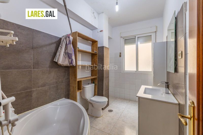 Foto cc4f329a-661e-4e93-8d55-493e32398e40. Piso  a la venta en el centro en Coiro Cangas