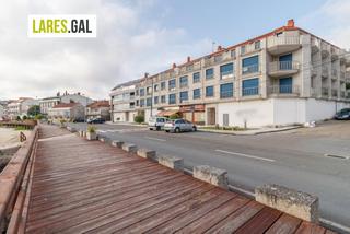 Location Local commercial  Avenida josé graña. Local en el paseo marítimo de aldán