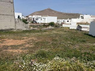 Finca rústica a San Bartolomé pueblo. Solar urbano en san bartolomé