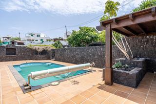 Chalet à Tinajo. Bonita villa independiente con vistas y piscina