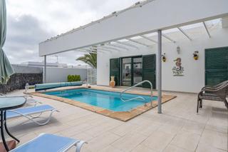 Chalet à Yaiza pueblo. Exclusiva villa en yaiza con piscina privada y vistas volcánicas