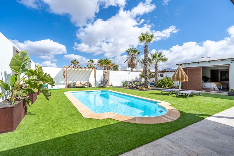 Foto 881cf6ce-fbe5-4ddb-8186-0a4f639ce2de. Xalet amb aparcament piscina a Playa Blanca Yaiza