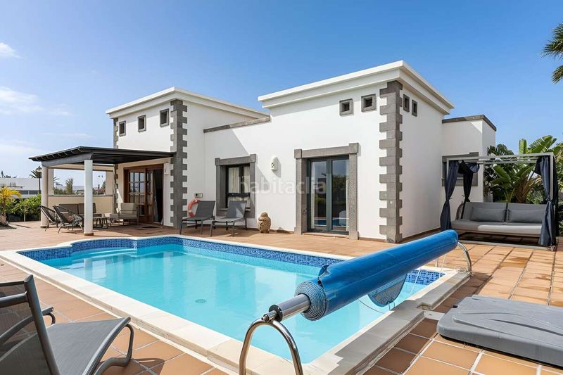 Foto 8ca0015a-45f1-4832-ab2b-710dd1ed8f05. Xalet amb piscina a Playa Blanca Yaiza