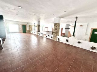 Lloguer Local Comercial a Costa Teguise. Se alquila local comercial en costa teguise