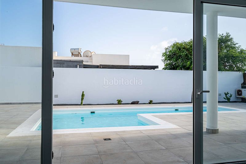 Foto 7a52482d-4f73-45fc-a272-032232c64e0c. Xalet amb aparcament piscina a Playa Blanca Yaiza