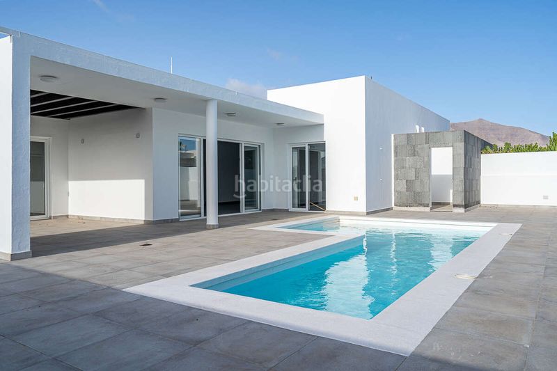 Foto 9a87b913-b52f-4251-ad2a-61902fdb3ce9. Xalet amb aparcament piscina a Playa Blanca Yaiza