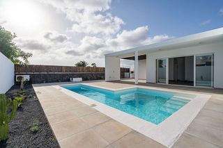 Xalet en Playa Blanca. Fabulosa villa con piscina en playa blanca. espacio, privacidad