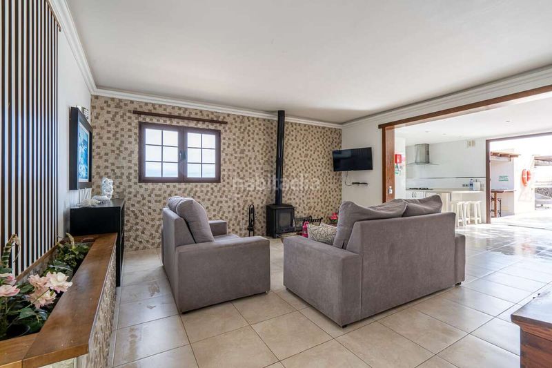 Foto a0b513cb-0b00-46a3-b024-d0342e44313e. Xalet amb aparcament piscina a Tías pueblo Tías