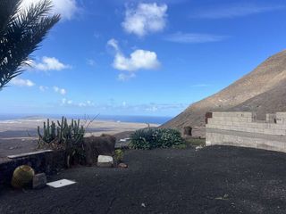 Xalet en San marcial 18. Terreno con vistas �nicas al mar en fem�s