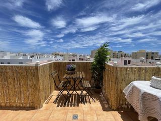 Appartamento in Centro - La Vega Alta. Luminoso piso con terraza en arrecife  comodidad y excelente ubi