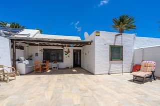 Casa a Costa Teguise. Bonito bungalow en costa teguise