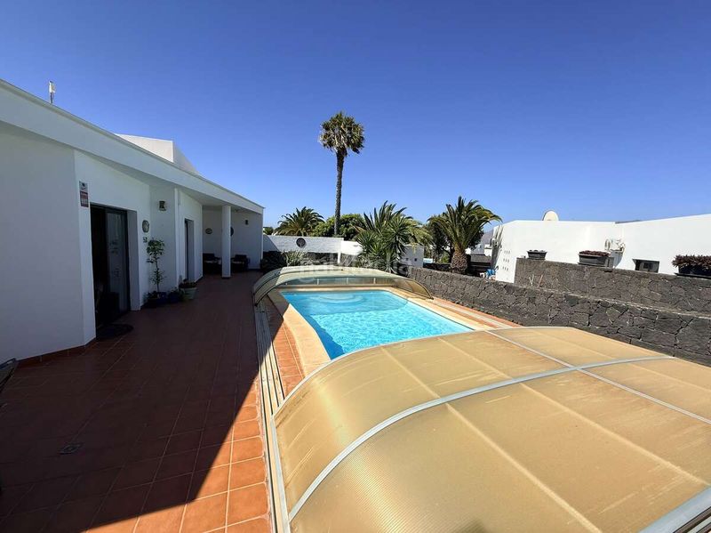 Foto a0c197f1-06c6-489f-b8dc-36aa4a7230d7. Xalet amb aparcament piscina a Playa Blanca Yaiza