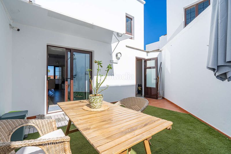 Foto 2a86b6b3-7407-422d-96b7-7b7a011cbad2. Duplex con parcheggio piscina in costa Teguise Teguise