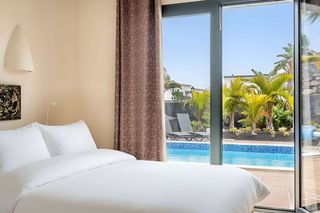 Chalet in Playa Blanca. Exclusiva villa en playa blanca piscina privada y entorno reside