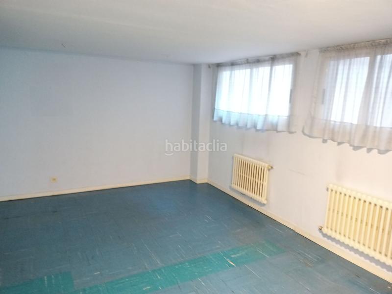 Foto fd7ed695-9d3d-4cb7-af9d-ab547ada9f5c. Affitto locale commerciale in Falperra - Santa Lucía Coruña (A)