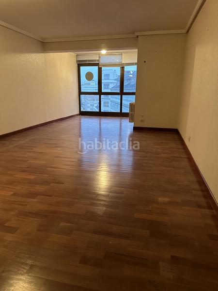 Foto 08c49506-1427-49d9-923d-6addf853c70c. Appartamento con parcheggio in Ensanche Coruña (A)