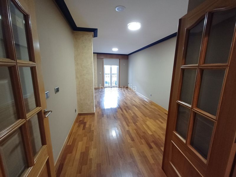 Foto 10973c8d-748b-4335-afb8-e75d157ca08f. Pis amb calefacció a Ciudad Vieja Coruña (A)