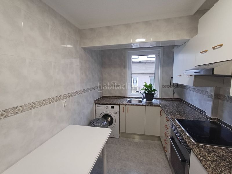 Foto 4b8eb37d-8fa2-49dd-b2ce-d22ddc3e49c6. Piso en Monte Alto - Zalaeta - Atocha Coruña (A)