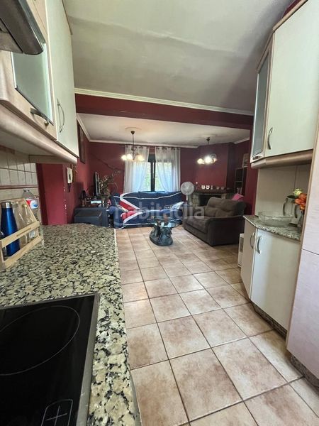 Foto 4299a501-eff6-422b-b2b8-100f319f379c. Casa amb piscina a Bergondo