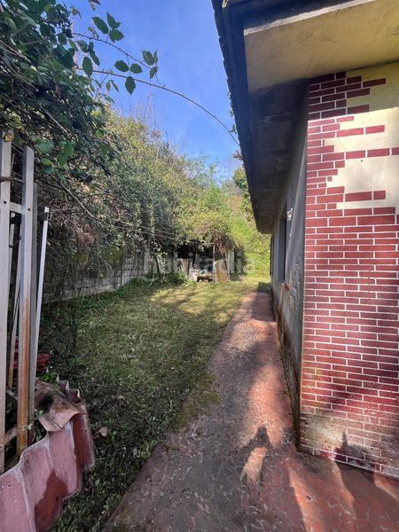 Foto 6aa9b5fa-f22e-4217-b860-386bd20dd973. Casa amb piscina a Bergondo