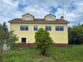 Casa en Sada. Chalet independiente con finca urbana de 2.260 m a 2 km de sada