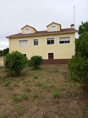 Casa a Sada. Chalet independiente con finca urbana de 2.260 m a 2 km de sada