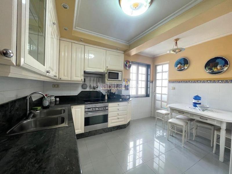 Foto 85ea3695-f982-4e46-91b7-79c23dd074d0. Flat with parking in O Castro Vigo