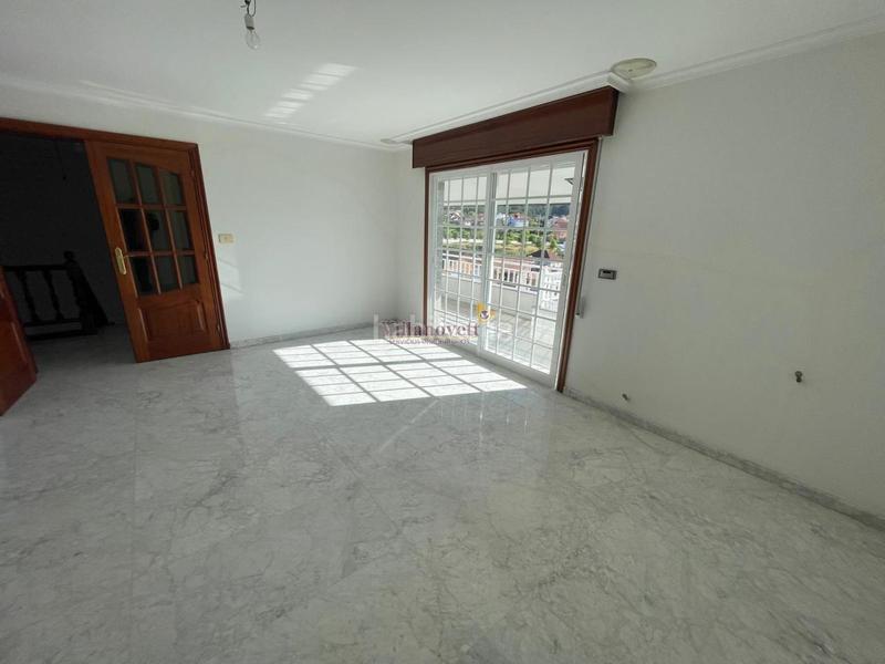 Foto 4a4bc8da-4ae5-49a9-9d3c-c6e0c6925623. Chalet con parcheggio in Cabral - Candeán Vigo