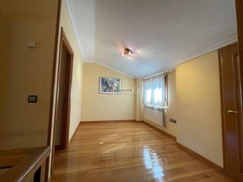 Foto 5248a584-eaf7-4882-9018-48cd76d2708b. Chalet en Teis Vigo