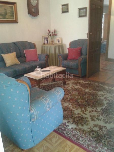 Foto 742706fb-dc04-4f82-ae5d-0aadadd56aeb. Casa aparellada amb aparcament a Lavadores Vigo
